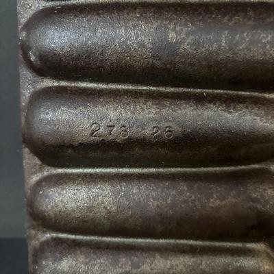 LOT 276: Cast Iron Bake Ware: Muffins, Small Cakes, Corn Bread