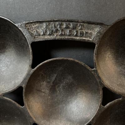 LOT 277: Cast Iron Bakeware: Muffins, Corn Bread, Small Cakes