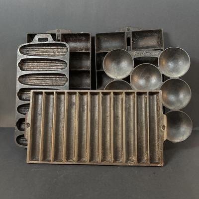 LOT 277: Cast Iron Bakeware: Muffins, Corn Bread, Small Cakes