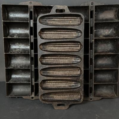 LOT 277: Cast Iron Bakeware: Muffins, Corn Bread, Small Cakes