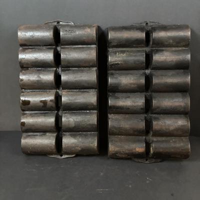 LOT 277: Cast Iron Bakeware: Muffins, Corn Bread, Small Cakes