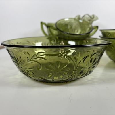 LOT 285: Vintage Colonial Green Hobnail Trumpet Vase and Avocado Green Glassware