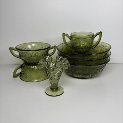 LOT 285: Vintage Colonial Green Hobnail Trumpet Vase and Avocado Green Glassware