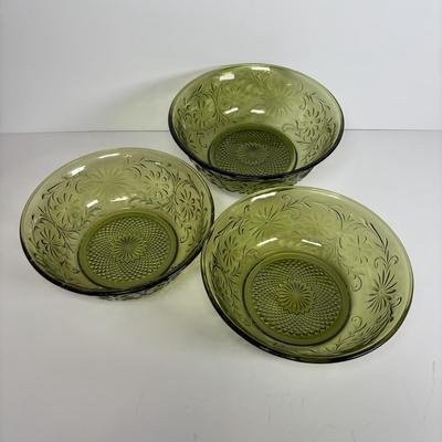 LOT 285: Vintage Colonial Green Hobnail Trumpet Vase and Avocado Green Glassware
