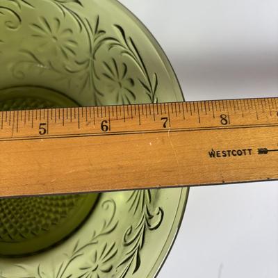 LOT 285: Vintage Colonial Green Hobnail Trumpet Vase and Avocado Green Glassware