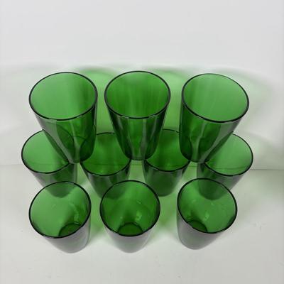 LOT 320: Forest Green Collection: Pitcher, Glasses & Waffle Pattern Serving/Cake Platter