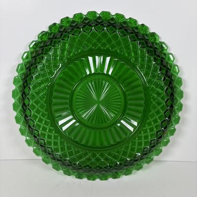 LOT 320: Forest Green Collection: Pitcher, Glasses & Waffle Pattern Serving/Cake Platter