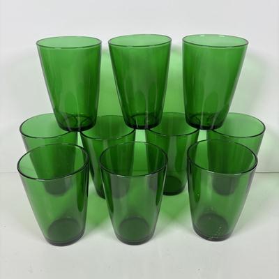 LOT 320: Forest Green Collection: Pitcher, Glasses & Waffle Pattern Serving/Cake Platter