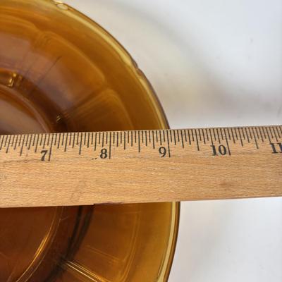 LOT 322 Vintage Amber Dinnerware/Glass Collection