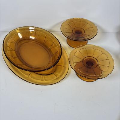 LOT 322 Vintage Amber Dinnerware/Glass Collection
