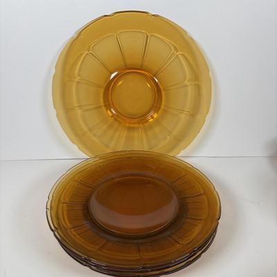 LOT 322 Vintage Amber Dinnerware/Glass Collection