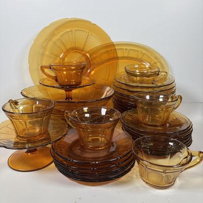 LOT 322 Vintage Amber Dinnerware/Glass Collection