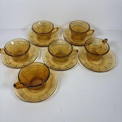 LOT 322 Vintage Amber Dinnerware/Glass Collection