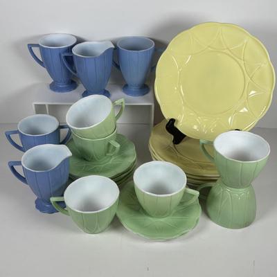 LOT 323: Hazel Atlas Glass Platonite Moderntone Dinnerware Collection: Yellow, Blue, Green
