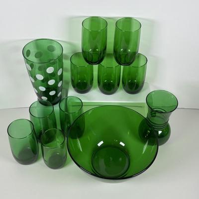 LOT 324: Vintage Forest Green Glassware