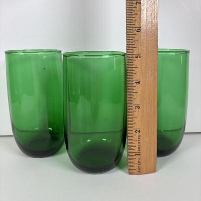 LOT 324: Vintage Forest Green Glassware