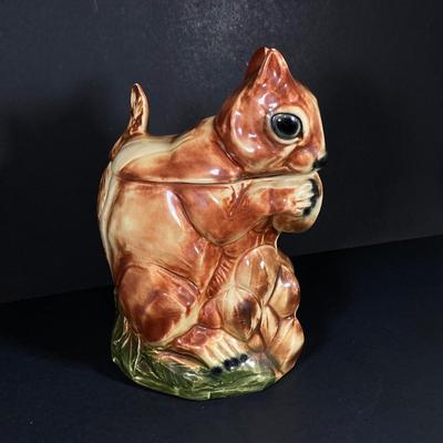 LOT 325: Vintage McCoy USA Pottery Squirrel Cookie Jar
