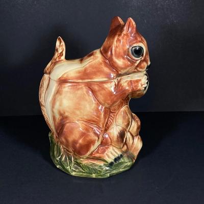 LOT 325: Vintage McCoy USA Pottery Squirrel Cookie Jar