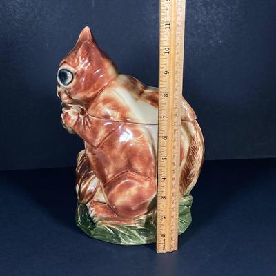 LOT 325: Vintage McCoy USA Pottery Squirrel Cookie Jar