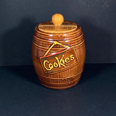 LOT 326: Vintage McCoy USA Pottery Barrel Cookie Jar