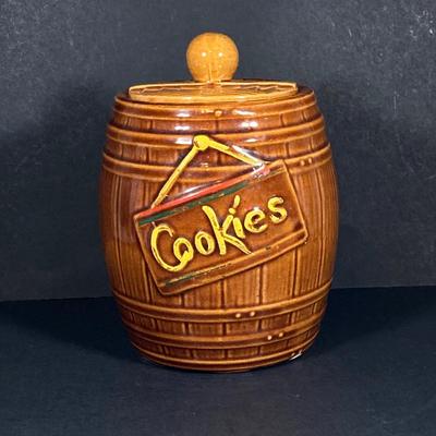 LOT 326: Vintage McCoy USA Pottery Barrel Cookie Jar