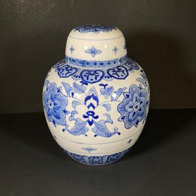 LOT 334: Vintage Blue and White Ginger Jar (Made in China)