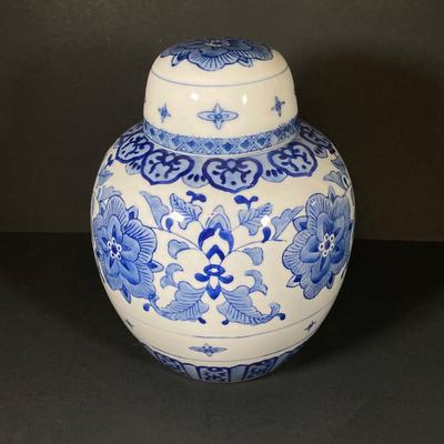 LOT 334: Vintage Blue and White Ginger Jar (Made in China)