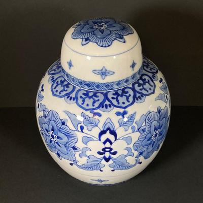 LOT 334: Vintage Blue and White Ginger Jar (Made in China)