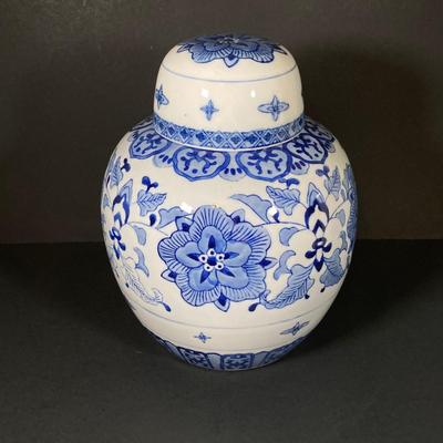 LOT 334: Vintage Blue and White Ginger Jar (Made in China)