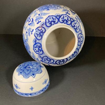 LOT 334: Vintage Blue and White Ginger Jar (Made in China)