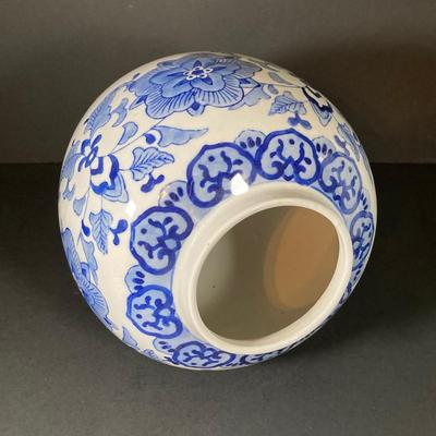 LOT 334: Vintage Blue and White Ginger Jar (Made in China)