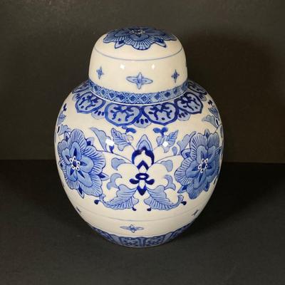 LOT 334: Vintage Blue and White Ginger Jar (Made in China)