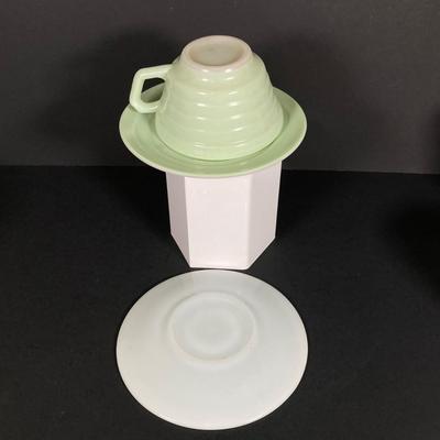 LOT 340: Pale Green / White Dinnerware Collection