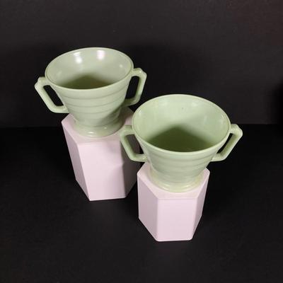 LOT 340: Pale Green / White Dinnerware Collection