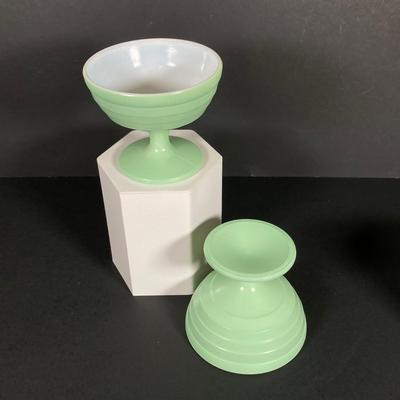 LOT 340: Pale Green / White Dinnerware Collection