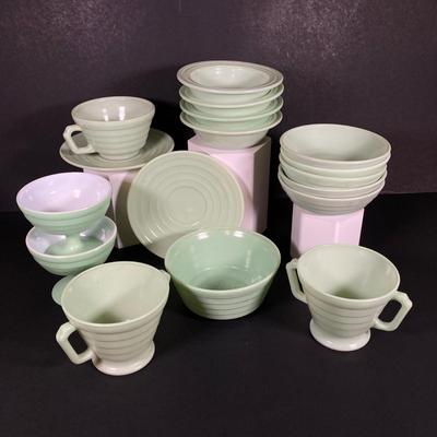 LOT 340: Pale Green / White Dinnerware Collection