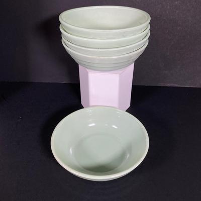 LOT 340: Pale Green / White Dinnerware Collection
