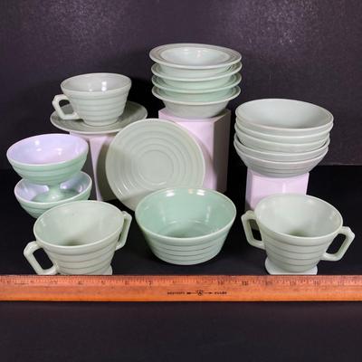 LOT 340: Pale Green / White Dinnerware Collection