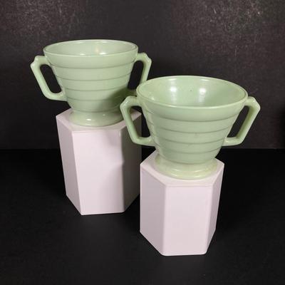 LOT 340: Pale Green / White Dinnerware Collection