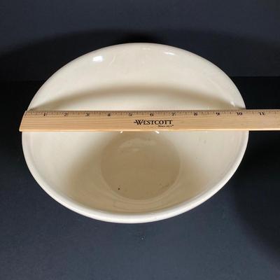 LOT 349: Vintage Pottery Bowl Collection - Watt USA Oven Ware and More