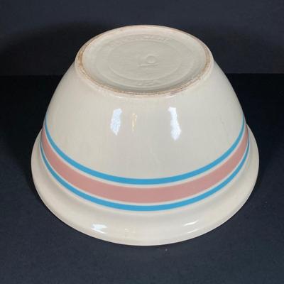 LOT 349: Vintage Pottery Bowl Collection - Watt USA Oven Ware and More