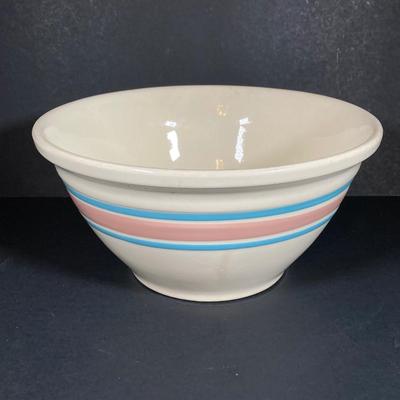 LOT 349: Vintage Pottery Bowl Collection - Watt USA Oven Ware and More