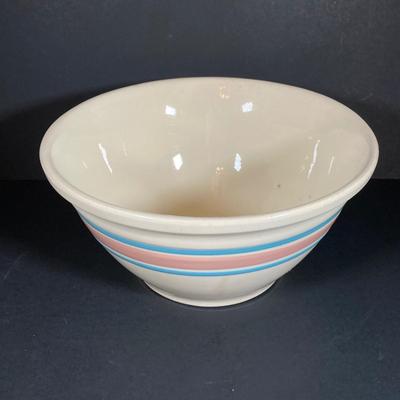 LOT 349: Vintage Pottery Bowl Collection - Watt USA Oven Ware and More