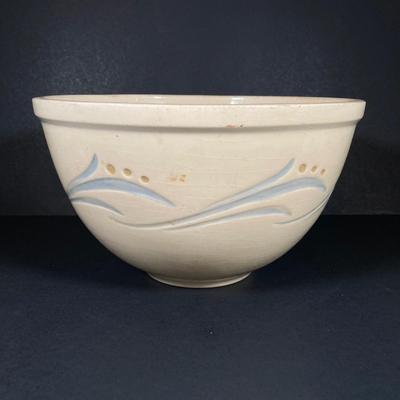 LOT 352: Vintage USA Pottery - Roseville Pottery Bowl, Watt USA Oven Ware and More