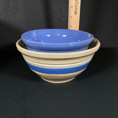 LOT 352: Vintage USA Pottery - Roseville Pottery Bowl, Watt USA Oven Ware and More