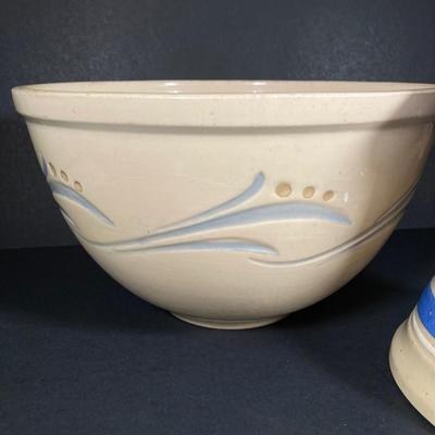 LOT 352: Vintage USA Pottery - Roseville Pottery Bowl, Watt USA Oven Ware and More