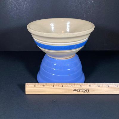 LOT 352: Vintage USA Pottery - Roseville Pottery Bowl, Watt USA Oven Ware and More