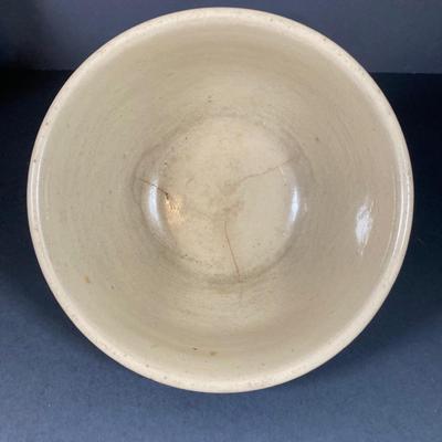 LOT 352: Vintage USA Pottery - Roseville Pottery Bowl, Watt USA Oven Ware and More