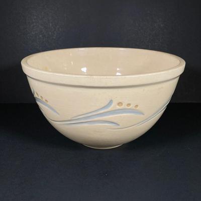 LOT 352: Vintage USA Pottery - Roseville Pottery Bowl, Watt USA Oven Ware and More