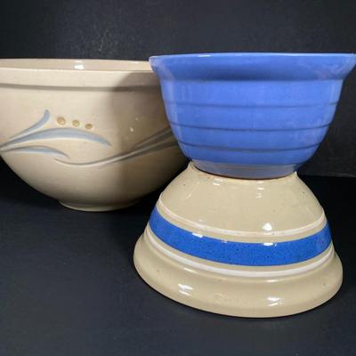 LOT 352: Vintage USA Pottery - Roseville Pottery Bowl, Watt USA Oven Ware and More
